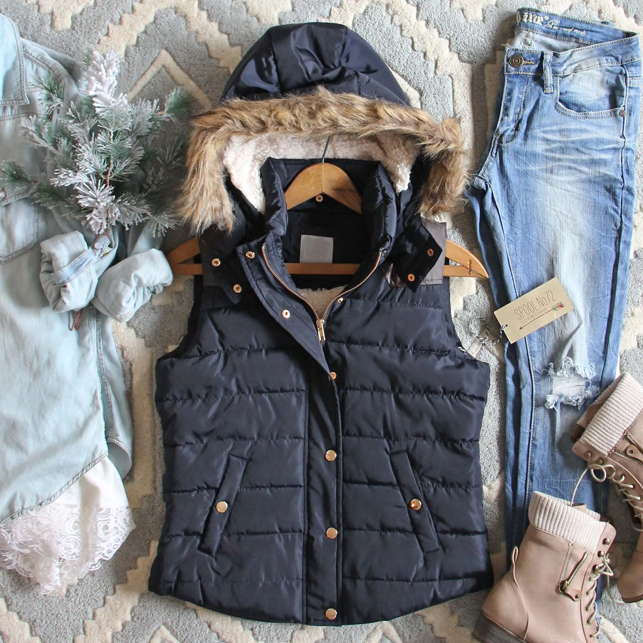 Suncadia Hooded Vest in Navy