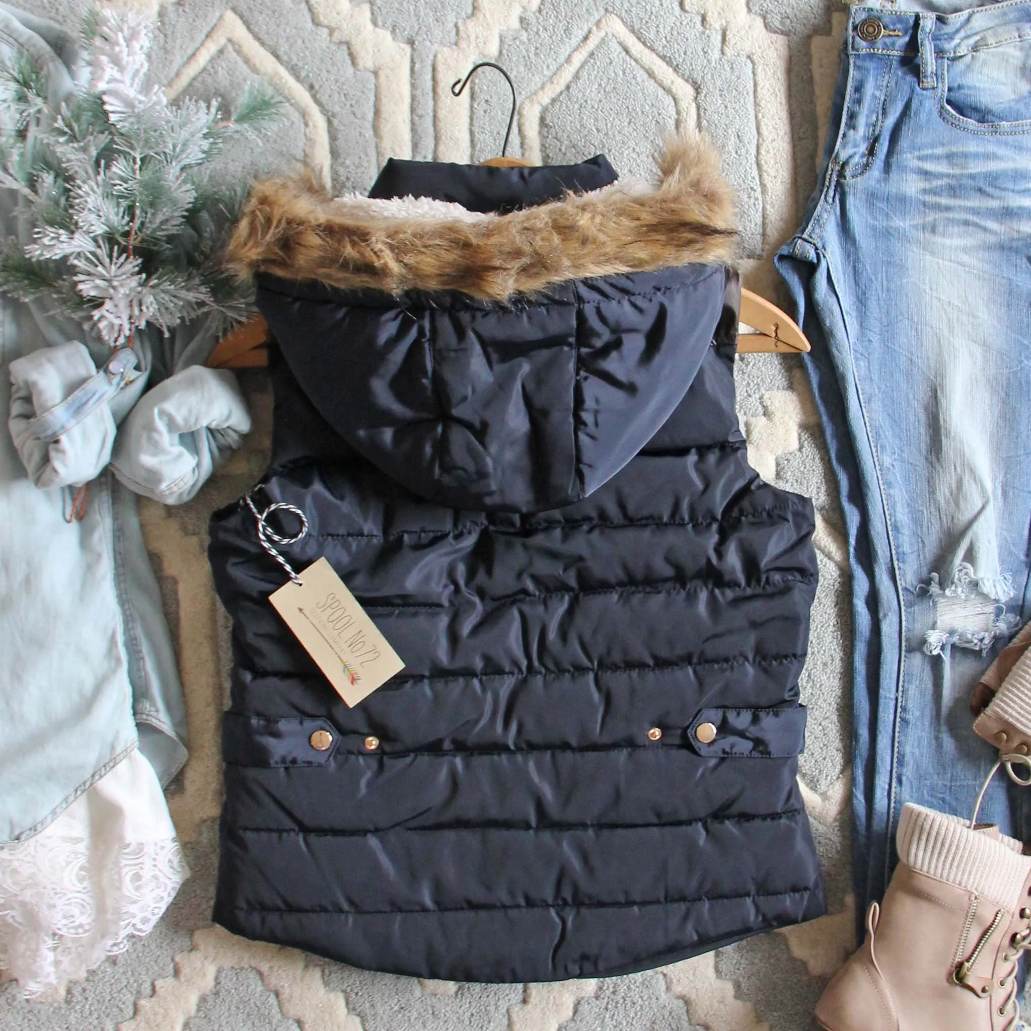 Suncadia Hooded Vest in Navy