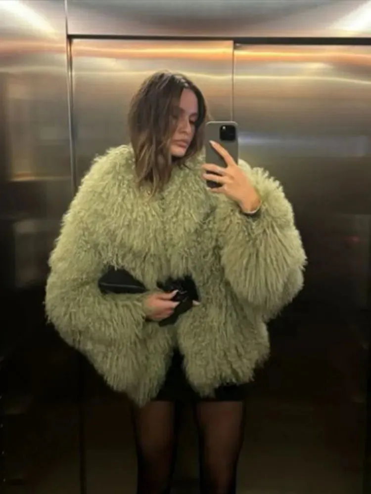 Winter New Fashion Solid Fluffy Fur Coat Women High Street Luxury Lapel Collar Faux Fur Jacket Female Casual Overcoats